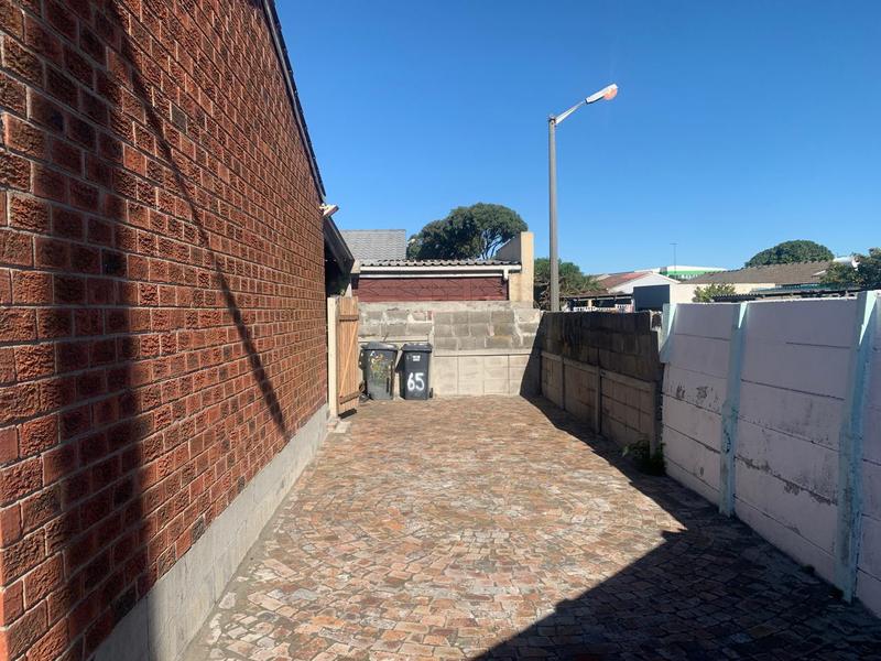3 Bedroom Property for Sale in Lentegeur Western Cape